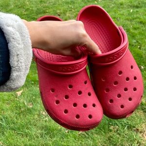 Rare strawberry red 🍓 CROCS women 7